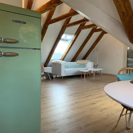 Dachgeschoss Nahe Zentralklinikum! Apartment